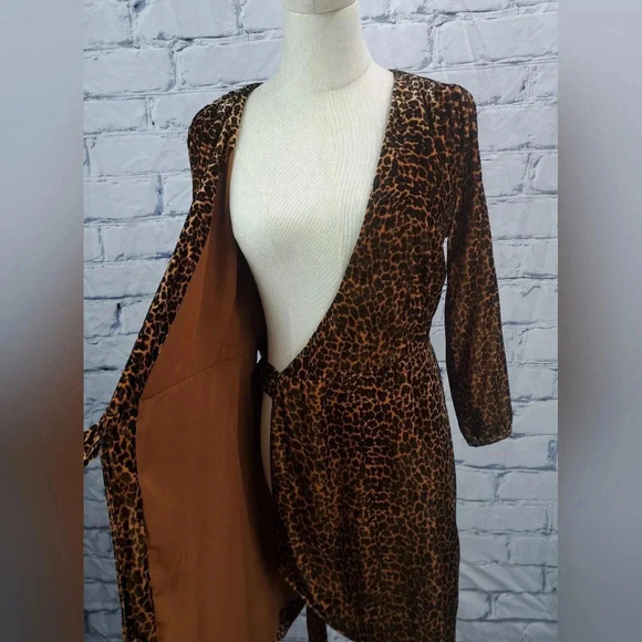 NWT J. Crew True Wrap Lined Dress in  Drapey Velvet Leopard Print Midi Size 00 - Picture 14 of 16